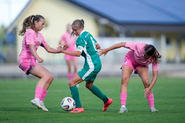 v li Hannah Melicharek TSG II, 14 , Elena Grill Fürth, 6 , Marlen Helmstetter TSG II, 3 , duel, duel scene, duel, tackle, tackling, dynamics, action, action, 31 08 2025, St Leon Rot Germany , Football, Women, Regionalliga Süd, TSG 1899 Hoffenheim U20 SpVgg Greuther Fürth, 31 08 2025, St Leon Rot Germany , Soccer, Women, Regionalliga Süd, TSG 1899 Hoffenheim U20 SpVgg Greuther Fürth, DFB DFL REGULATIONS PROHIBIT ANY USE OF PHOTOGRAPHS AS IMAGE SEQUENCES AND OR QUASI VIDEO xozx