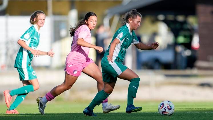 v li Jasmin Bornemann TSG II, 22 , Nadja Sophie Schlossarek Fürth, 17 , Action, Action, Match scene, 31 08 2025, St Leon Rot Germany , Soccer, Women, Regionalliga Süd, TSG 1899 Hoffenheim U20 SpVgg Greuther Fürth, 31 08 2025, St Leon Rot Germany , Soccer, Women, Regionalliga Süd, TSG 1899 Hoffenheim U20 SpVgg Greuther Fürth, DFB DFL REGULATIONS PROHIBIT ANY USE OF PHOTOGRAPHS AS IMAGE SEQUENCES AND OR QUASI VIDEO xozx
