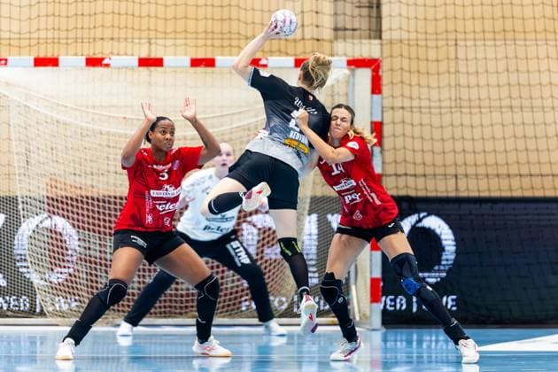 31 08 2025, GER, Handball, Women, Season 2025 2026, Alsco 1 Bl, 1 Matchday, Thueringer HC SV Union Halle Neustadt Wildcats Cara Reuthal SV Union Halle Neustadt Wildcats Anika Niederwieser Thueringer HC,14 Sharon Nooitmeer Thueringer HC,3 99947 Bad Langensalza Salza Halle Sporthalle Mehrz Thüringen Germany