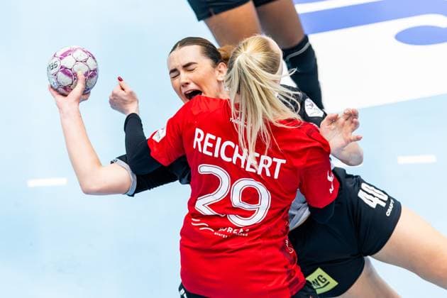 31 08 2025, GER, Handball, Women, Season 2025 2026, Alsco 1 Bl, 1 Matchday, Thueringer HC SV Union Halle Neustadt Wildcats Tena Petika SV Union Halle Neustadt Wildcats Johanna Reichert Thueringer HC,29 99947 Bad Langensalza Salza Halle Sporthalle Mehrz Thüringen Germany