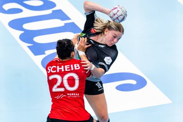 31 08 2025, GER, Handball, Women, Season 2025 2026, Alsco 1 Bl, 1 Matchday, Thueringer HC SV Union Halle Neustadt Wildcats Viktoria Marksteiner SV Union Halle Neustadt Wildcats Jana Scheib Thueringer HC,20 99947 Bad Langensalza Salza Halle Sporthalle Mehrz Thüringen Germany