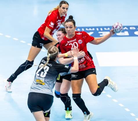 31 08 2025, GER, Handball, Women, Season 2025 2026, Alsco 1 Bl, 1 Matchday, Thueringer HC SV Union Halle Neustadt Wildcats Marie Polakova SV Union Halle Neustadt Wildcats Jana Scheib Thueringer HC,20 99947 Bad Langensalza Salza Halle Sporthalle Mehrz Thüringen Germany