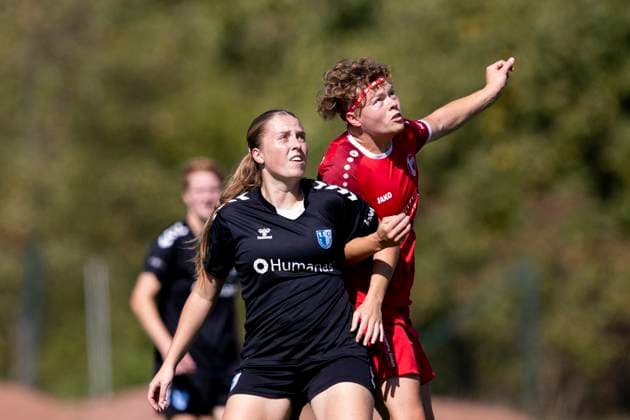 Regionalliga Nordost Frauen 1 FFV Erfurt vs 1 FC Magdeburg Erfurt 31 08 2025 Anna Mittelsdorf 7 1 FFV Erfurt vs Tabea Alsleben 21 1 FC Magdeburg Regionalliga Nordost Frauen 1 FFV Erfurt vs 1 FC Magdeburg Sportforum Johannesplatz Erfurt 31 08 2025 Copyright: xBEAUTIFULxSPORTS Duehringx