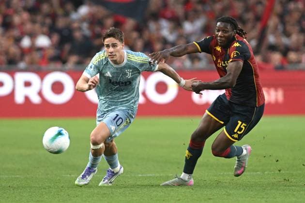 KENAN YILDIZ Juventus, BROOKE NORTON CUFFY Genoa, Serie A 2025-26, Pisa-Roma 0-1, azione, action, contrasto SERIE A 2025-26 GENOA-JUVENTUS 0-1