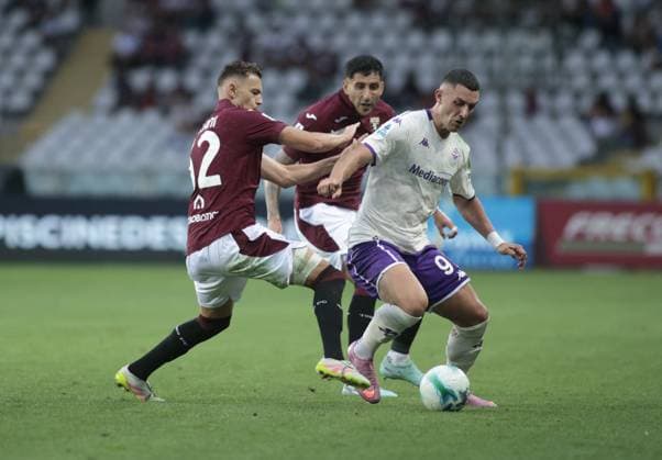 CALCIO - Serie A - Torino FC vs ACF Fiorentina Kristjan Asllani of Torino FC and Roberto Piccoli of ACF Fiorentina during the Italian Serie A, 2025 26 season, football match between Torino FC and ACF Fiorentina on 31 August 2025 at Stadio Olimpico Grande Torino, Turin, Italy. Photo Nderim Kaceli Turin Italy  Copyright: xIPAxSport ABACAx