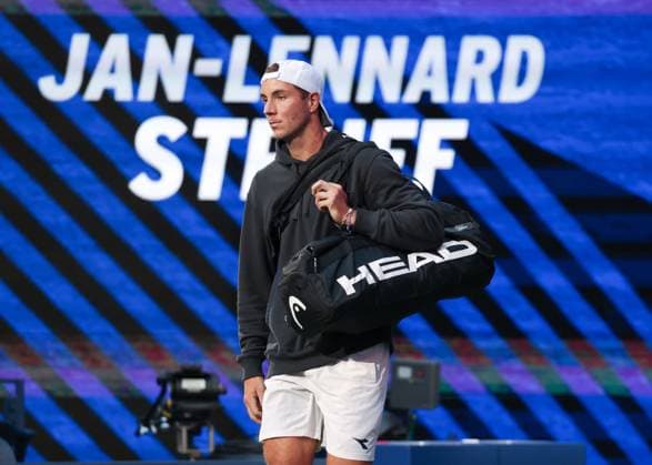 Jan Lennard Struff GER enters the court, US Open Championships 2023, USTA Billie Jean King National Tennis Center, Flushing Meadows, New York, USA Copyright: xJuergenxHasenkopfx