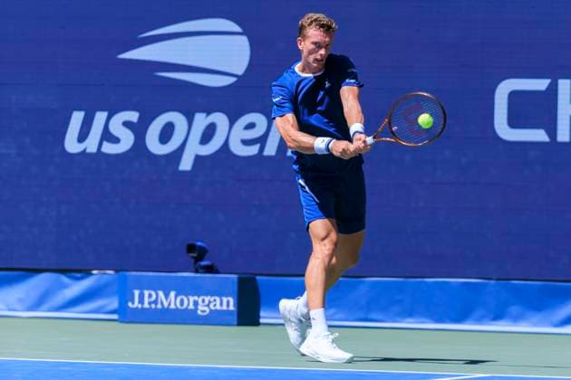 August 31, 2025, Flushing Meadows, New York, USA: Jiri Lehecka hits a double backhand return during a match against Adrian Mannarino on Day 8 of the 2025 US Open at USTA Billie Jean King National Tennis Center on Sunday August 31, 2025 in the Flushing neighborhood of the Queens borough of New York City. JAVIER ROJAS PI Flushing Meadows USA - ZUMAp124 20250831_zaa_p124_015 Copyright: xJavierxRojasx