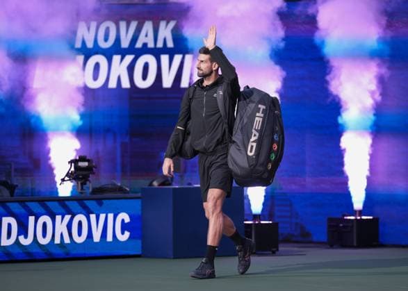 Novak Djokovic SRB enters the court, US Open Championships 2023, USTA Billie Jean King National Tennis Center, Flushing Meadows, New York, USA Copyright: xJuergenxHasenkopfx