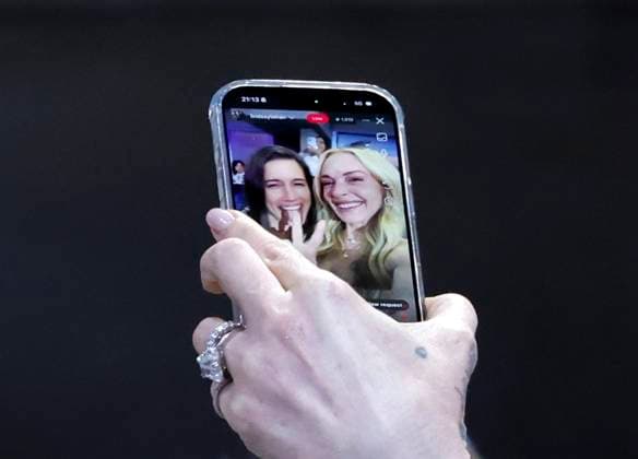 Lindsay Lohan takes a selfie when she watches Novak Djokovic of Serbia defeat Jan-Lennard Struff of Germany in straight sets in their 4th round match in Arthur Ashe Stadium on day 8 at the 2025 US Open Tennis Championship at the USTA Billie Jean King National Tennis Center in New York City on Sunday, August 31, 2025.  NYP20250831119 JOHNxANGELILLO