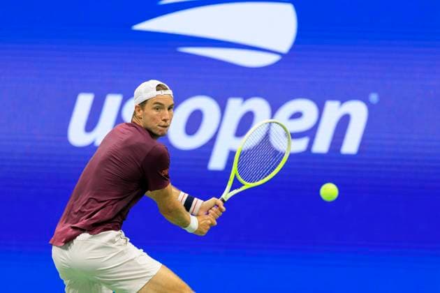 August 31, 2025, Flushing Meadows, New York, USA: Jan-Lennard Struff hits a double backhand return during a match against Novak Djokovic on Day 8 of the 2025 US Open at USTA Billie Jean King National Tennis Center on Sunday August 31, 2025 in the Flushing neighborhood of the Queens borough of New York City. JAVIER ROJAS PI Flushing Meadows USA - ZUMAp124 20250831_zaa_p124_162 Copyright: xJavierxRojasx
