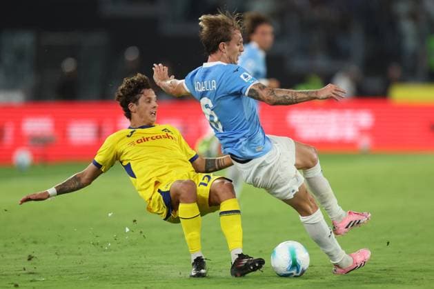 CALCIO - Serie A - SS Lazio vs Hellas Verona FC Rome, Italy 31 August, 2025: Domagoj Bradaric of Verona, Nicolo Rovella of Lazio seen in action during the Serie A Enilive 2025-2026, day 2, football match between SS Lazio and Hellas Verona at Olympic Stadium. Rome Italy  Copyright: xIPAxSport ABACAx