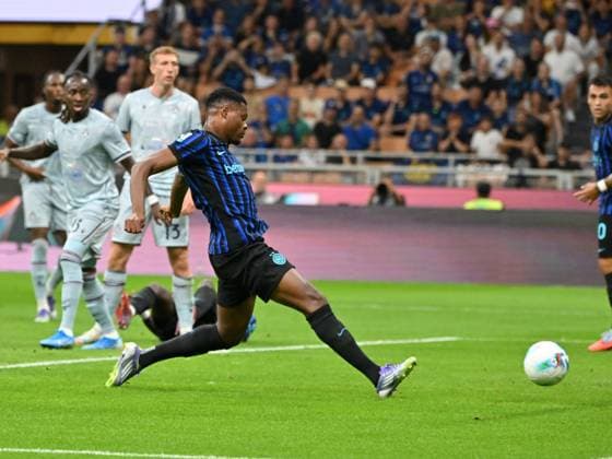 (250901) -- MILAN, Sept. 1, 2025 -- Inter Milan s Denzel Dumfries scores during a Serie A football match between Inter Milan and Udinese in Milan, Italy, Aug. 31, 2025. (Photo by Xinhua) (SP)ITALY-MILAN-FOOTBALL-SERIE A-INTER MILAN VS UDINESE AlbertoxLingria 