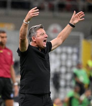 (250901) -- MILAN, Sept. 1, 2025 -- Udinese s head coach Kosta Runjaic reacts during a Serie A football match between Inter Milan and Udinese in Milan, Italy, Aug. 31, 2025. (Photo by Xinhua) (SP)ITALY-MILAN-FOOTBALL-SERIE A-INTER MILAN VS UDINESE AlbertoxLingria 