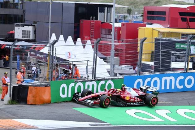 31 08 2025, xrarjax, Motorsport FIA Formula 1, 2025 Dutch Grand Prix v l Lewis Hamilton Ferrari starting number 44 crashes his car into the barriers Crash Zandvoort MANDATORY CREDIT: Beto Issa ALL RIGHTS RESERVED: www.betoissaphotos.com
