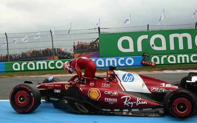 31 08 2025, xrarjax, Motorsport FIA Formula 1, 2025 Dutch Grand Prix v l Charles Leclerc Ferrari starting number 16 crashes his car accident crash Zandvoort MANDATORY CREDIT: Beto Issa ALL RIGHTS RESERVED: www.betoissaphotos.com