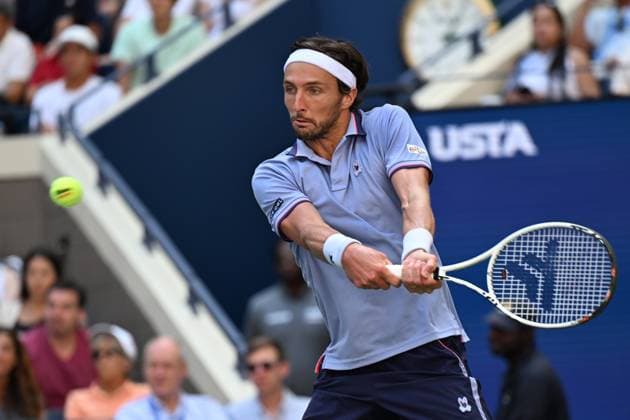 (250901) -- NEW YORK, Sept. 1, 2025 -- Arthur Rinderknech of France hits a return during the men s singles fourth round match against Carlos Alcaraz of Spain at the 2025 US Open tennis championships in New York, the United States, Aug. 31, 2025. ) (SP)U.S.-NEW YORK-TENNIS-US OPEN-MEN S SINGLES-ALCARAZ VS RINDERKNECH LixRui 