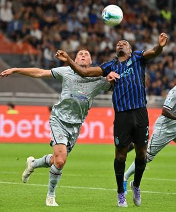 (250901) -- MILAN, Sept. 1, 2025 -- Inter Milan s Denzel Dumfries (R) vies with Udinese s Jakub Piotrowski during a Serie A football match between Inter Milan and Udinese in Milan, Italy, Aug. 31, 2025. (Photo by Xinhua) (SP)ITALY-MILAN-FOOTBALL-SERIE A-INTER MILAN VS UDINESE AlbertoxLingria 