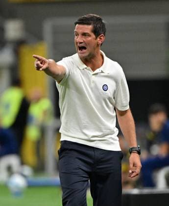 (250901) -- MILAN, Sept. 1, 2025 -- Inter Milan s head coach Christian Chivu gestures during a Serie A football match between Inter Milan and Udinese in Milan, Italy, Aug. 31, 2025. (Photo by Xinhua) (SP)ITALY-MILAN-FOOTBALL-SERIE A-INTER MILAN VS UDINESE AlbertoxLingria 