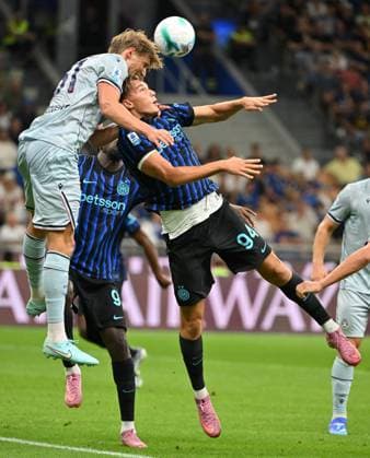 (250901) -- MILAN, Sept. 1, 2025 -- Inter Milan s Pio Esposito (R) vies with Udinese s Thomas Kristensen during a Serie A football match between Inter Milan and Udinese in Milan, Italy, Aug. 31, 2025. (Photo by Xinhua) (SP)ITALY-MILAN-FOOTBALL-SERIE A-INTER MILAN VS UDINESE AlbertoxLingria 