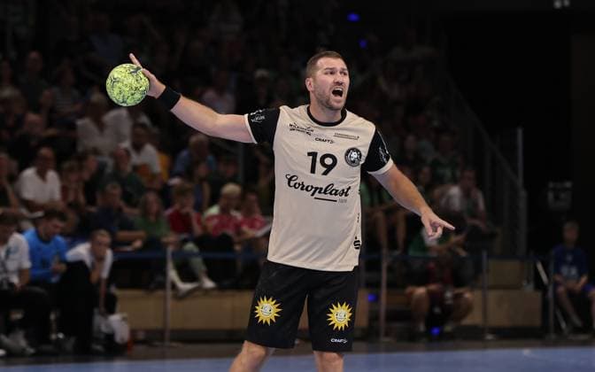 Tomas Babak on the ball Action upper body Sport Handball HBL Bundesliga Men 1 Matchday Season 2025 2026 31 08 2025 Füchse Berlin vs Bergischer HC