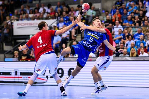 TVB Stuttgart HSV Hamburg Handball 1 Bundesliga, Men, Season 2025 2026, TVB Stuttgart HSV Hamburg, Porsche Arena Stuttgarts Simone Mengon M in action against Hamburgs Andreas Magaard l Stuttgart Porsche Arena Baden Württemberg Germany