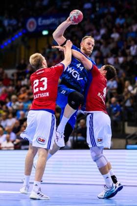 TVB Stuttgart HSV Hamburg Handball 1 Bundesliga, Men, Season 2025 2026, TVB Stuttgart HSV Hamburg, Porsche Arena Stuttgarts Lenny Rubin M in action against Hamburgs Einar Olafsson l and Hamburgs Andreas Magaard r Stuttgart Porsche Arena Baden Württemberg Germany