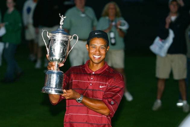 2002 U.S. Open Championship Tiger Woods with the US Open trophy after winning putting Sergio Garcia into runner up the 18th green final day 020616 Bethpage State Park (Black Course) G.C., Farmingdale, Long Island, New York The 2002 U.S. Open Championship was held at Bethpage Black in Farmingdale, New York, from June 13 16, 2002. This tournament was historic as it was the first U.S. Open ever played on a public golf course, making it a special event for everyday golfers. Copyright: xMarkxNewcombex