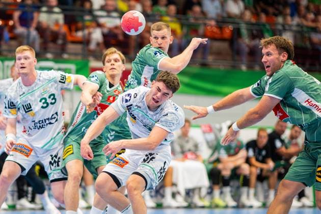 31 08 2025 Handball, 2025 2026, 1 Bundesliga, 1 Matchday, GWD Minden Frisch auf Göppingen L R Ymir Oern Gislason Göppingen , Karolis Antanavicius Minden , Elias Newel Göppingen , Tom Bergner Minden