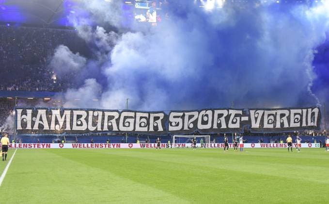 29 08 2025, xblx, Soccer 1 Bundesliga, Hamburger SV FC St Pauli v l Choreography, Choreo, Choreografie, Fans, Ultras, Spectators, Banner, , Tribuenen, Spectators, Stadium, Fans, Tribuene, Raenge, Schals, Schal, banners, posters, flag, flags, pyrotechnics, fire, fireworks, fans, smoke, Bengalos, Bengalo, pyro, smoke bomb, Ultras DFL DFB REGULATIONS PROHIBIT ANY USE OF PHOTOGRAPHS as IMAGE SEQUENCES and or QUASI VIDEO Hamburg