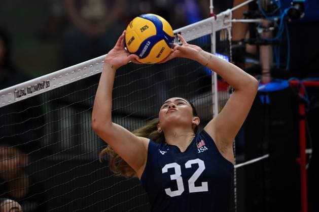 US v Canada - FIVB Women’s World Volleyball Championship BANGKOK, THAILAND - SEPTEMBER 01: Saige Kaahaaina-Torres (32) of US in action during the FIVB Women s World Volleyball Championship match between US and Canada at Huamark Indoor Stadium in Bangkok, Thailand on September, 2025. Mustafa Hatipoglu Anadolu Banghok Thailand. Editorial use only. Please get in touch for any other usage.  Copyright: x2025xAnadoluxMustafaxHatipoglux