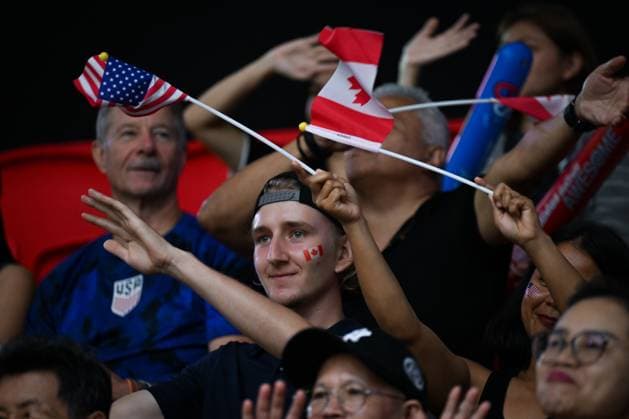 USA v Canada - FIVB Women’s World Volleyball Championship BANGKOK, THAILAND - SEPTEMBER 01: Fans cheer during their FIVB Women’s World Volleyball Championship match between USA and Canada at Huamark Indoor Stadium in Bangkok, Thailand, on September 01, 2025. Mustafa Hatipoglu Anadolu Bangkok Thailand. Editorial use only. Please get in touch for any other usage.  Copyright: x2025xAnadoluxMustafaxHatipoglux