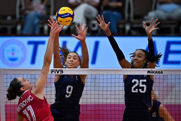 USA v Canada - FIVB Women’s World Volleyball Championship BANGKOK, THAILAND - SEPTEMBER 01: Madisen Skinner (9) and Tia Jimerson (25) of USA during their FIVB Women’s World Volleyball Championship match between USA and Canada at Huamark Indoor Stadium in Bangkok, Thailand, on September 01, 2025. Mustafa Hatipoglu Anadolu Bangkok Thailand. Editorial use only. Please get in touch for any other usage.  Copyright: x2025xAnadoluxMustafaxHatipoglux