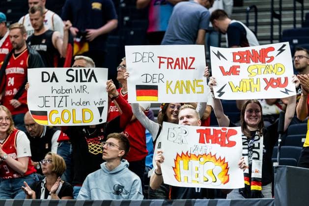 FIBA EuroBasket 2025 Germany Great Britain 01 09 2025 Fans with posters Da Silva have WE, NOW we get GOLD Der Franz der Kanns Dennis we stand with you Der Theiss läuft heiss FIBA EuroBasket 2025 Germany Great Britain, Tampere, Nokia Arena on 01 09 2025 Copyright: xBEAUTIFULxSPORTS Wunderlx