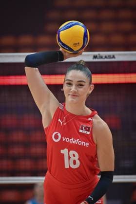Turkiye v Slovenia - FIVB Women’s World Volleyball Championship BANGKOK, THAILAND - SEPTEMBER 01: Zehra Gunes of Turkiye warms up prior to the FIVB Women’s World Volleyball Championship match between Turkiye and Slovenia at Huamark Indoor Stadium in Bangkok, Thailand, on September 01, 2025. Mustafa Hatipoglu Anadolu Banghok Thailand. Editorial use only. Please get in touch for any other usage.  Copyright: x2025xAnadoluxMustafaxHatipoglux