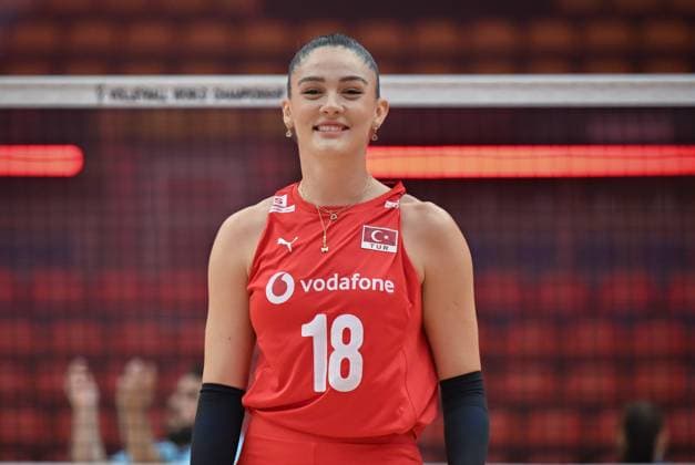 Turkiye v Slovenia - FIVB Women’s World Volleyball Championship BANGKOK, THAILAND - SEPTEMBER 01: Zehra Gunes of Turkiye warms up prior to the FIVB Women’s World Volleyball Championship match between Turkiye and Slovenia at Huamark Indoor Stadium in Bangkok, Thailand, on September 01, 2025. Mustafa Hatipoglu Anadolu Banghok Thailand. Editorial use only. Please get in touch for any other usage.  Copyright: x2025xAnadoluxMustafaxHatipoglux
