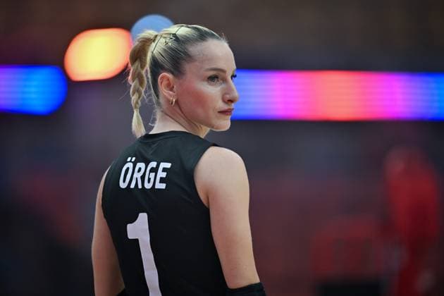 Turkiye v Slovenia - FIVB Women’s World Volleyball Championship BANGKOK, THAILAND - SEPTEMBER 01: Gizem Orge of Turkiye warms up prior to the FIVB Women’s World Volleyball Championship match between Turkiye and Slovenia at Huamark Indoor Stadium in Bangkok, Thailand, on September 01, 2025. Mustafa Hatipoglu Anadolu Banghok Thailand. Editorial use only. Please get in touch for any other usage.  Copyright: x2025xAnadoluxMustafaxHatipoglux