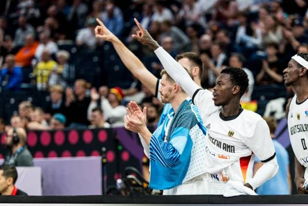 FIBA EuroBasket 2025 Germany Great Britain 01 09 2025 Cheers on the German bench Andreas Obst Germany, 42 , Dennis Schröder Germany, 17 FIBA EuroBasket 2025 Germany Great Britain, Tampere, Nokia Arena on 01 09 2025 Copyright: xBEAUTIFULxSPORTS Wunderlx