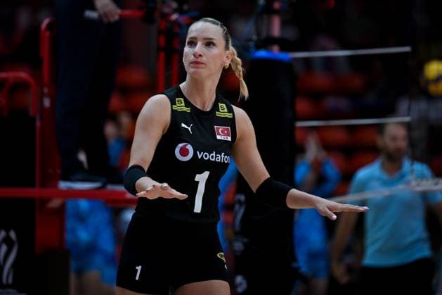 Turkiye v Slovenia - FIVB Women’s World Volleyball Championship BANGKOK, THAILAND - SEPTEMBER 01: Gizem Orge of Turkiye gestures during the FIVB Women’s World Volleyball Championship match between Turkiye and Slovenia at Huamark Indoor Stadium in Bangkok, Thailand, on September 01, 2025. Mustafa Hatipoglu Anadolu Banghok Thailand. Editorial use only. Please get in touch for any other usage.  Copyright: x2025xAnadoluxMustafaxHatipoglux