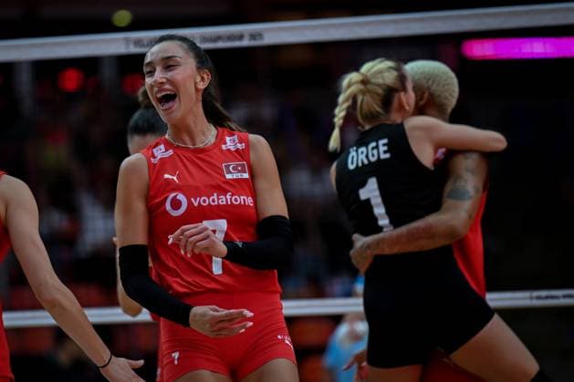 Turkiye v Slovenia - FIVB Women’s World Volleyball Championship BANGKOK, THAILAND - SEPTEMBER 01: Hande Baladin (7) of Turkiye celebrates after scoring a point during the FIVB Women’s World Volleyball Championship match between Turkiye and Slovenia at Huamark Indoor Stadium in Bangkok, Thailand, on September 01, 2025. Mustafa Hatipoglu Anadolu Banghok Thailand. Editorial use only. Please get in touch for any other usage.  Copyright: x2025xAnadoluxMustafaxHatipoglux