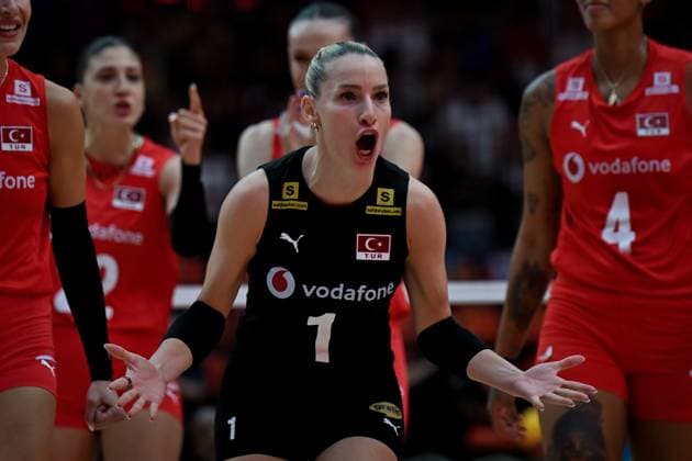 Turkiye v Slovenia - FIVB Women’s World Volleyball Championship BANGKOK, THAILAND - SEPTEMBER 01: Gizem Orge (1) of Turkiye celebrates after scoring a point during the FIVB Women’s World Volleyball Championship match between Turkiye and Slovenia at Huamark Indoor Stadium in Bangkok, Thailand, on September 01, 2025. Mustafa Hatipoglu Anadolu Banghok Thailand. Editorial use only. Please get in touch for any other usage.  Copyright: x2025xAnadoluxMustafaxHatipoglux