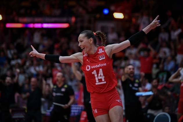 Turkiye v Slovenia - FIVB Women’s World Volleyball Championship BANGKOK, THAILAND - SEPTEMBER 01: Eda Erdem Dundar (14) of Turkiye celebrates after scoring a point during the FIVB Women’s World Volleyball Championship match between Turkiye and Slovenia at Huamark Indoor Stadium in Bangkok, Thailand, on September 01, 2025. Mustafa Hatipoglu Anadolu Banghok Thailand. Editorial use only. Please get in touch for any other usage.  Copyright: x2025xAnadoluxMustafaxHatipoglux
