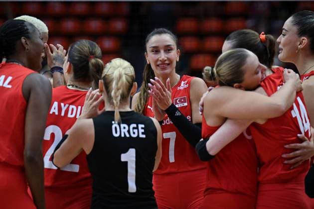 Turkiye v Slovenia - FIVB Women’s World Volleyball Championship BANGKOK, THAILAND - SEPTEMBER 01: Hande Baladin (7) of Turkiye celebrates after scoring a point during the FIVB Women’s World Volleyball Championship match between Turkiye and Slovenia at Huamark Indoor Stadium in Bangkok, Thailand, on September 01, 2025. Mustafa Hatipoglu Anadolu Banghok Thailand. Editorial use only. Please get in touch for any other usage.  Copyright: x2025xAnadoluxMustafaxHatipoglux