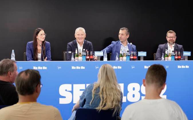 Germany, Berlin, Sportpark, GER, 2 FBL, Hertha BSC, Press Conference Presentation of Managing Director Dr. Peter Görlich, Photo Managing Director Dr. Peter Görlich, Ralf Huschen Managing Director Hertha BSC , Fabian Drescher President Hertha BSC e V