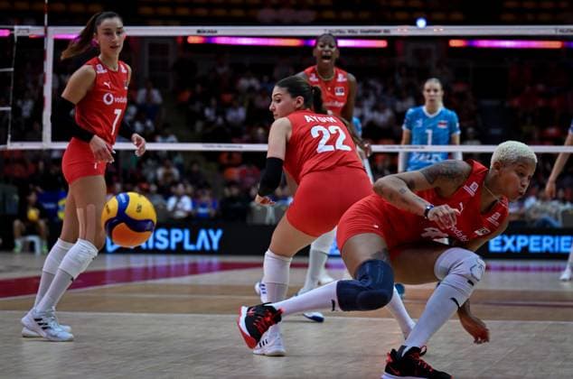 Turkiye v Slovenia - FIVB Women’s World Volleyball Championship BANGKOK, THAILAND - SEPTEMBER 01: Melissa Teresa Vargas (4) of Turkiye in action during the FIVB Women’s World Volleyball Championship match between Turkiye and Slovenia at Huamark Indoor Stadium in Bangkok, Thailand, on September 01, 2025. Mustafa Hatipoglu Anadolu Bangkok Thailand. Editorial use only. Please get in touch for any other usage.  Copyright: x2025xAnadoluxMustafaxHatipoglux