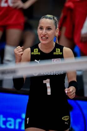 Turkiye v Slovenia - FIVB Women’s World Volleyball Championship BANGKOK, THAILAND - SEPTEMBER 01: Gizem Orge (1) of Turkiye in action during the FIVB Women’s World Volleyball Championship match between Turkiye and Slovenia at Huamark Indoor Stadium in Bangkok, Thailand, on September 01, 2025. Mustafa Hatipoglu Anadolu Banghok Thailand. Editorial use only. Please get in touch for any other usage.  Copyright: x2025xAnadoluxMustafaxHatipoglux
