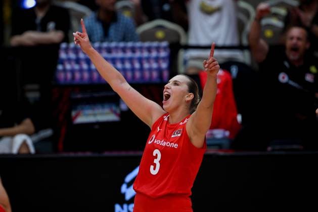 Turkiye v Slovenia - FIVB Women’s World Volleyball Championship BANGKOK, THAILAND - SEPTEMBER 01: Cansu Ozbay (3) of Turkiye celebrates after scoring a point during the FIVB Women’s World Volleyball Championship match between Turkiye and Slovenia at Huamark Indoor Stadium in Bangkok, Thailand, on September 01, 2025. Mustafa Hatipoglu Anadolu Banghok Thailand. Editorial use only. Please get in touch for any other usage.  Copyright: x2025xAnadoluxMustafaxHatipoglux