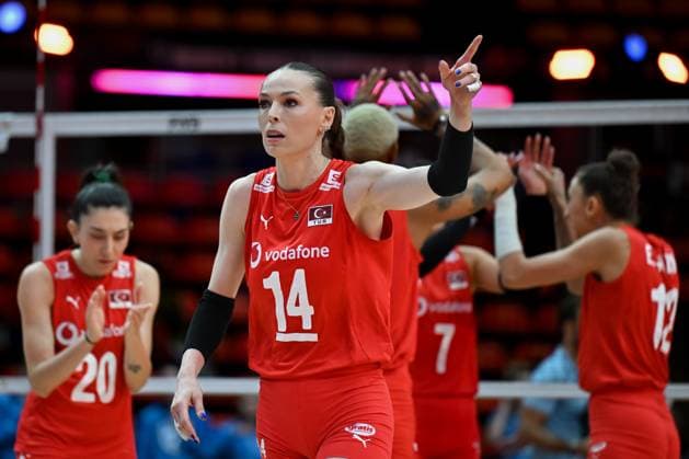Turkiye v Slovenia - FIVB Women’s World Volleyball Championship BANGKOK, THAILAND - SEPTEMBER 01: Eda Erdem Dundar (14) of Turkiye in action during the FIVB Women’s World Volleyball Championship match between Turkiye and Slovenia at Huamark Indoor Stadium in Bangkok, Thailand, on September 01, 2025. Mustafa Hatipoglu Anadolu Banghok Thailand. Editorial use only. Please get in touch for any other usage.  Copyright: x2025xAnadoluxMustafaxHatipoglux