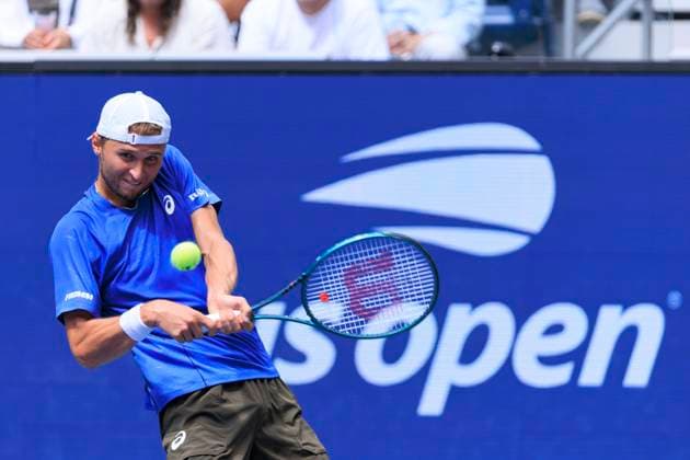 September 1, 2025, Flushing Meadows, New York, USA: Leandro Riedi hits a double backhand return during a match against Alex de Minaur on Day 9 of the 2025 US Open at USTA Billie Jean King National Tennis Center on Monday September 1, 2025 in the Flushing neighborhood of the Queens borough of New York City. JAVIER ROJAS PI Flushing Meadows USA - ZUMAp124 20250901_zaa_p124_026 Copyright: xJavierxRojasx