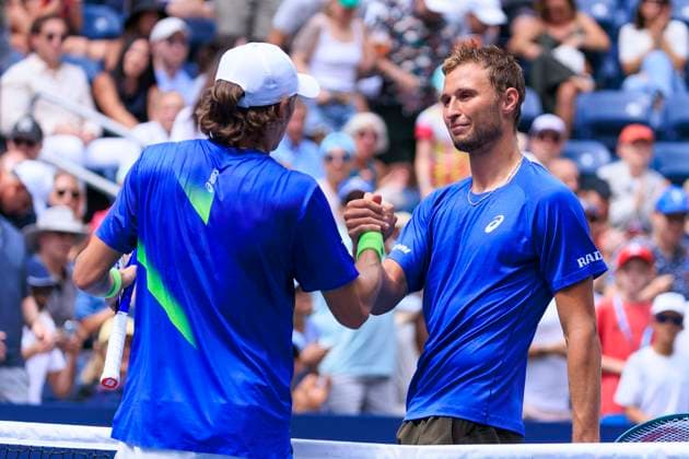 September 1, 2025, Flushing Meadows, New York, USA: Alex de Minaur shakes hands with Leandro Riedi after winning his match on Day 9 of the 2025 US Open at USTA Billie Jean King National Tennis Center on Monday September 1, 2025 in the Flushing neighborhood of the Queens borough of New York City. JAVIER ROJAS PI Flushing Meadows USA - ZUMAp124 20250901_zaa_p124_028 Copyright: xJavierxRojasx