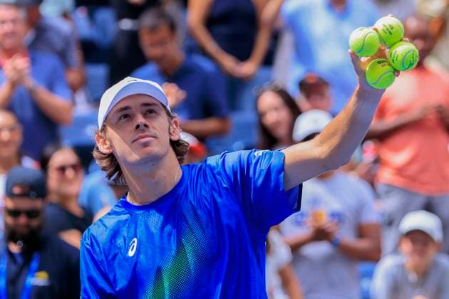 September 1, 2025, Flushing Meadows, New York, USA: Alex de Minaur hits autograph balls into the fans during a match against Leandro Riedi on Day 9 of the 2025 US Open at USTA Billie Jean King National Tennis Center on Monday September 1, 2025 in the Flushing neighborhood of the Queens borough of New York City. JAVIER ROJAS PI Flushing Meadows USA - ZUMAp124 20250901_zaa_p124_031 Copyright: xJavierxRojasx